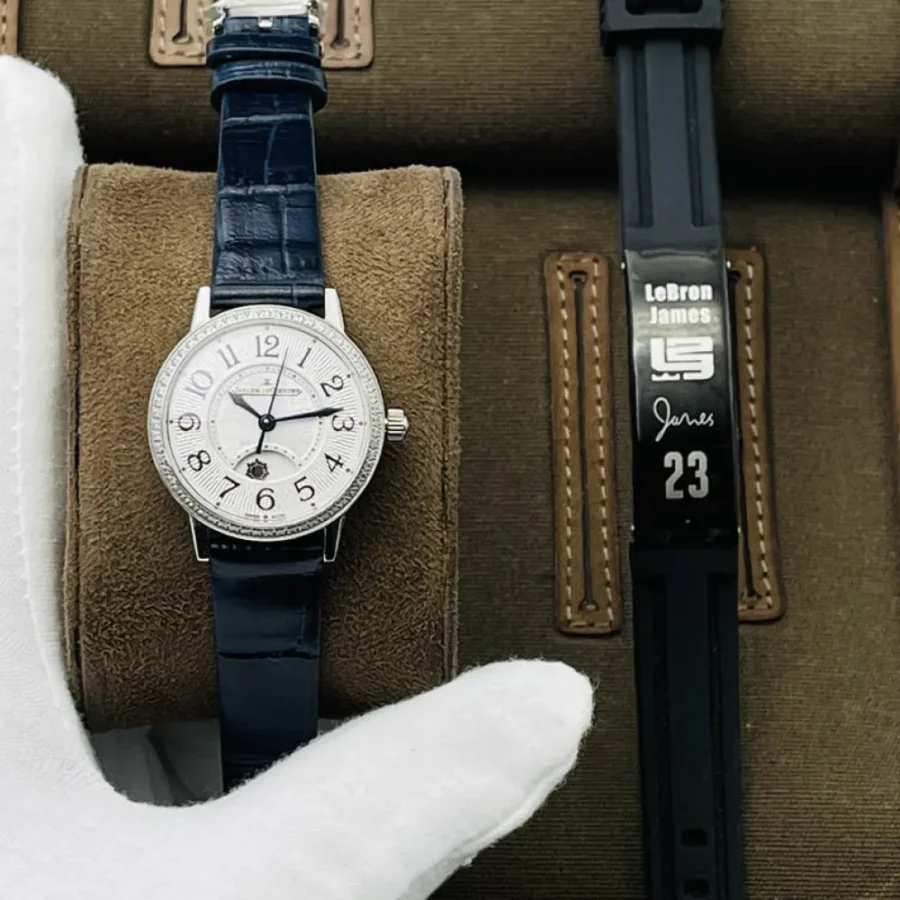 Jaeger-LeCoultre Simple Series Watch Size: 29MM*8.9MM