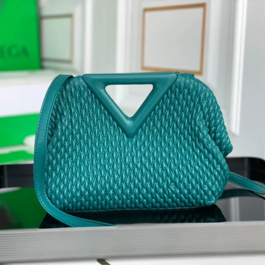 BV The Point Handbag Size: 26x35cm
