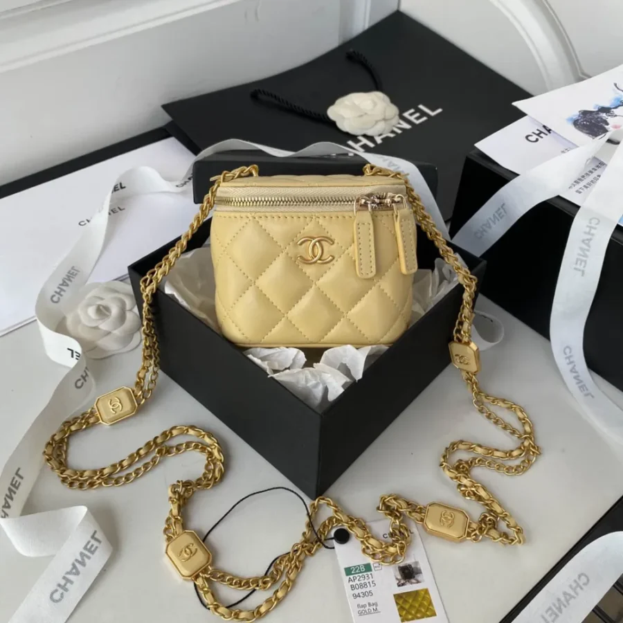 Chanel size: 11*8.5*7cm