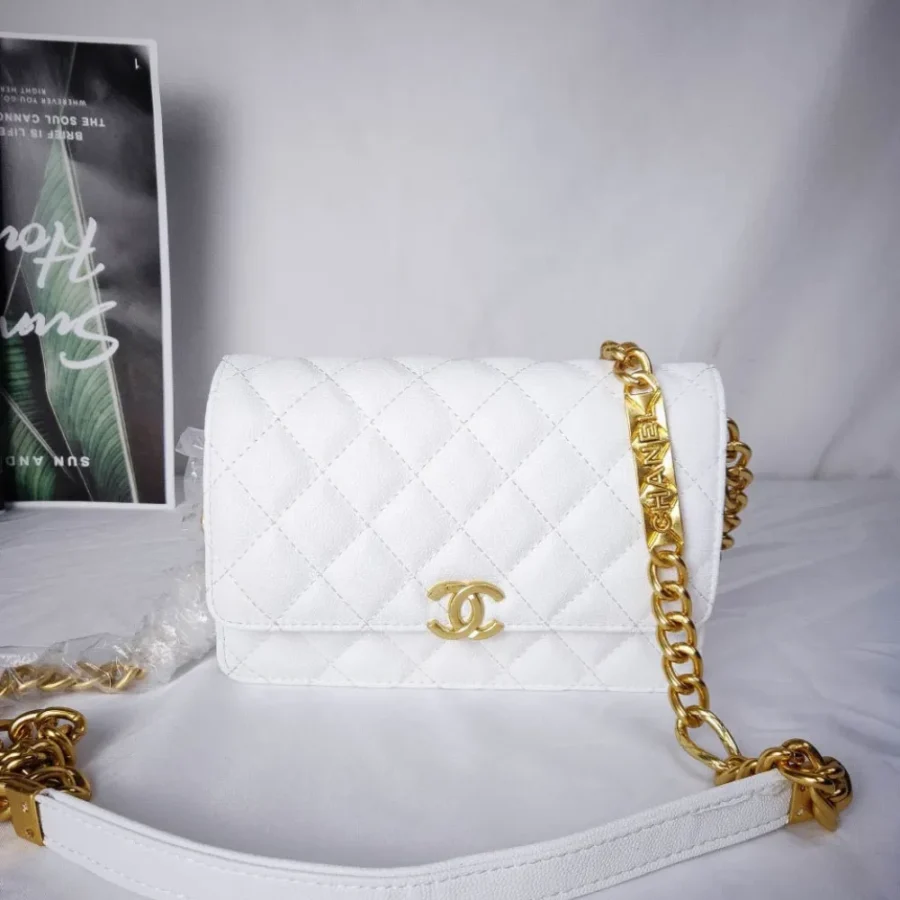 One Shoulder Size: 19x12.5x3.5cm Style: 1913
