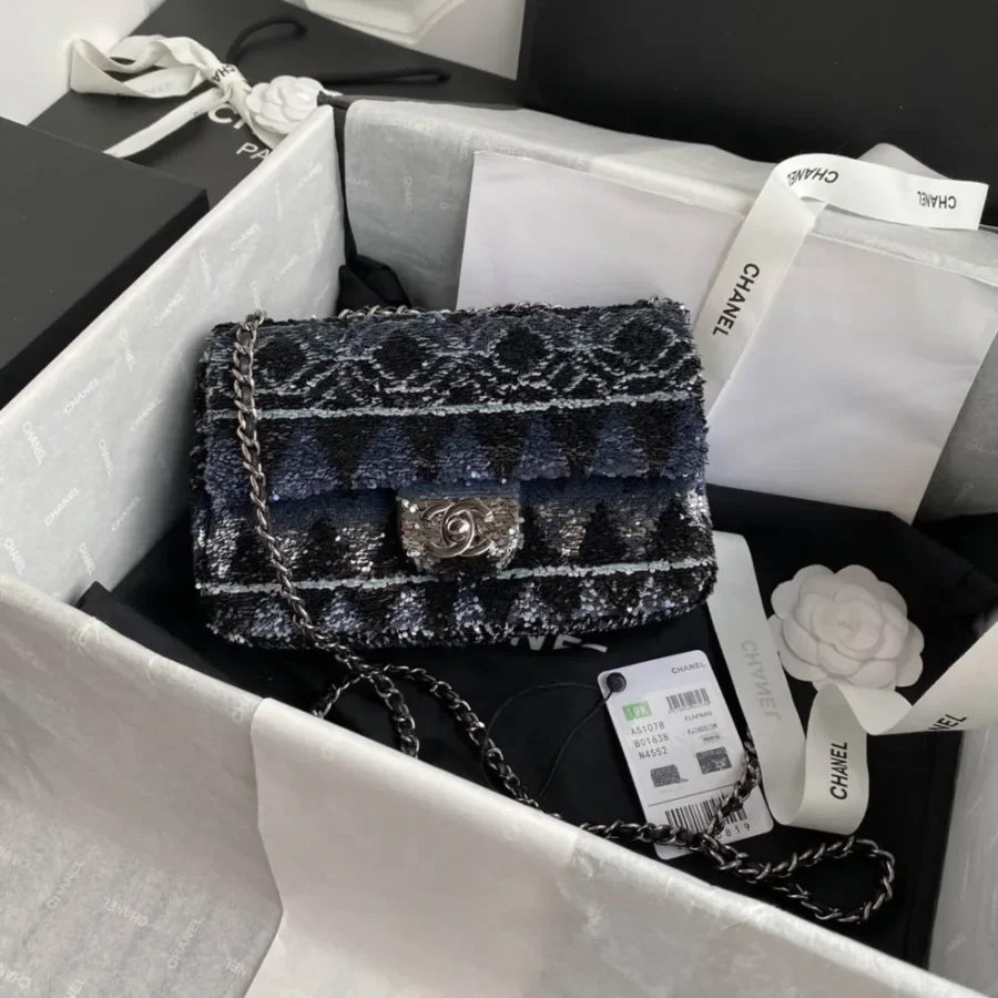 Chanel size: 15x22x7cm