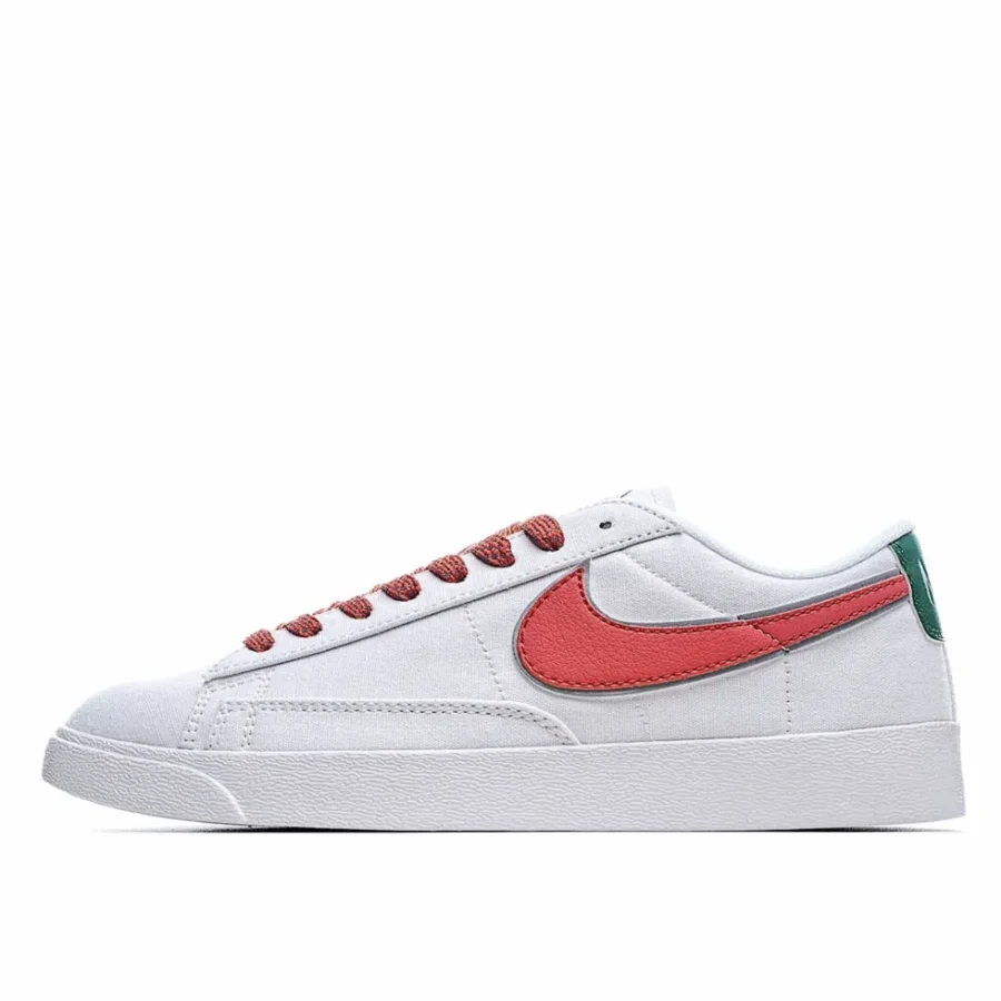 Nike WMNS Blazer Low LX x Stranger Things “Hawkins High” 3M反光