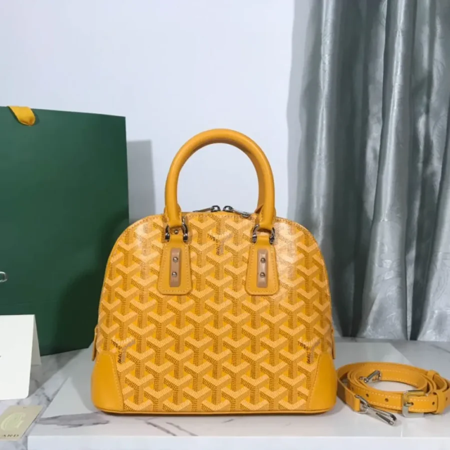 Vendme shell bag Model: GY020206 Size: 23*18.5*10cm