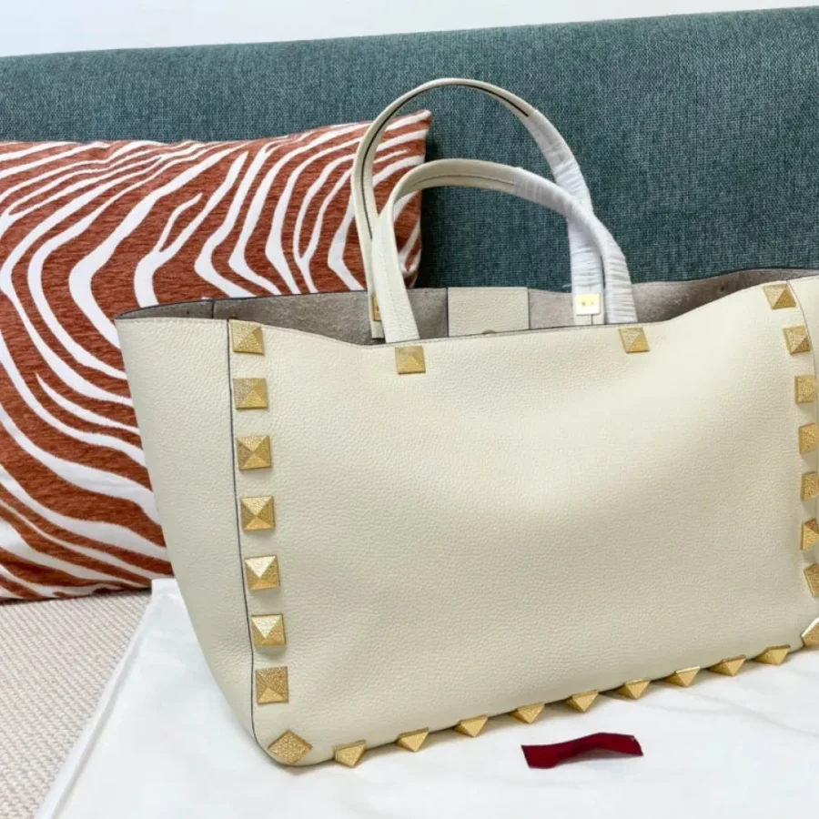 Valentino White Model:0066 Size:39.5 x 27x 18cm