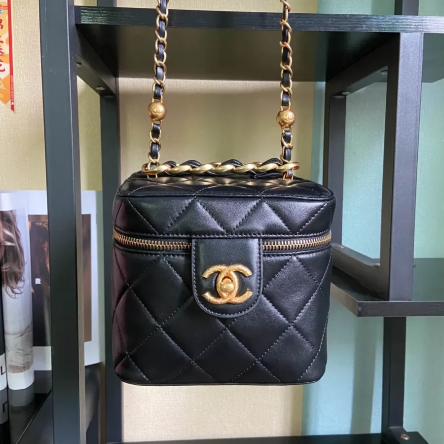CHANEL Portable ️ Crossbody Size: 16.5*16.5*15