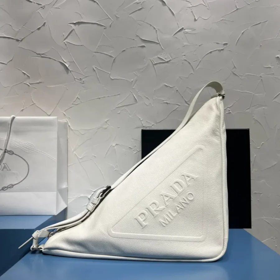 Prada Triangle Bag Size: 22.5x31cm 2VY007