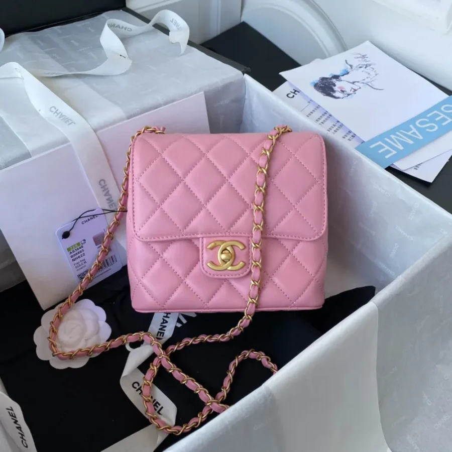 Chane key case size: 17X14.5X7.5cm