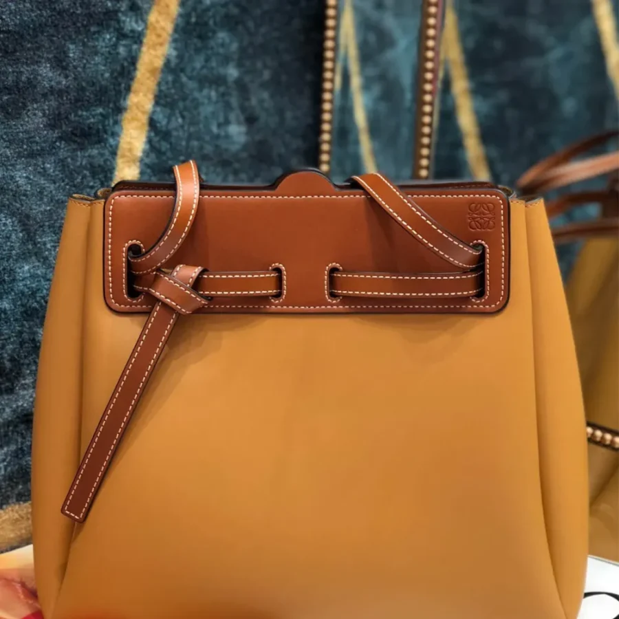 Size: 32-26-13cm Model: 3053 Amber Brown