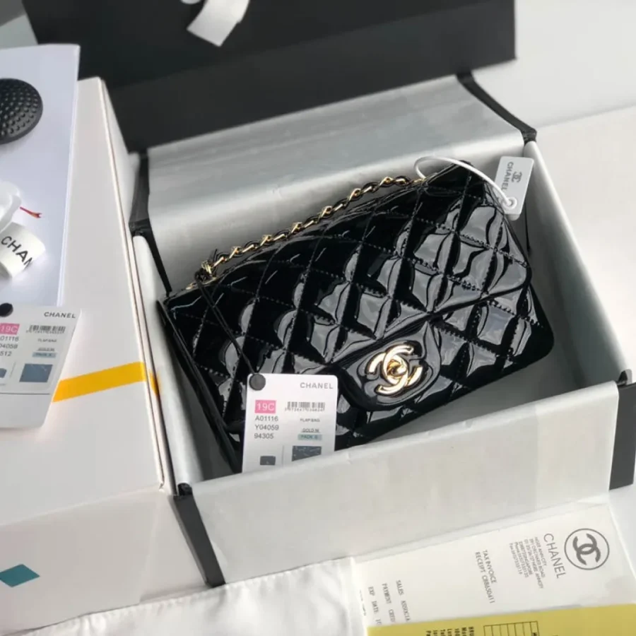 Chanel Patent Leather Pouch Model: 1116 size: 20cm
