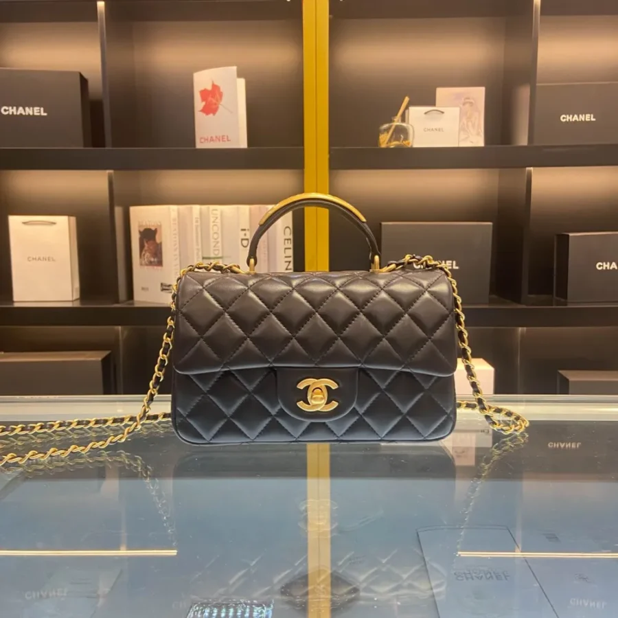 Chanel Size: 20x12x6cm