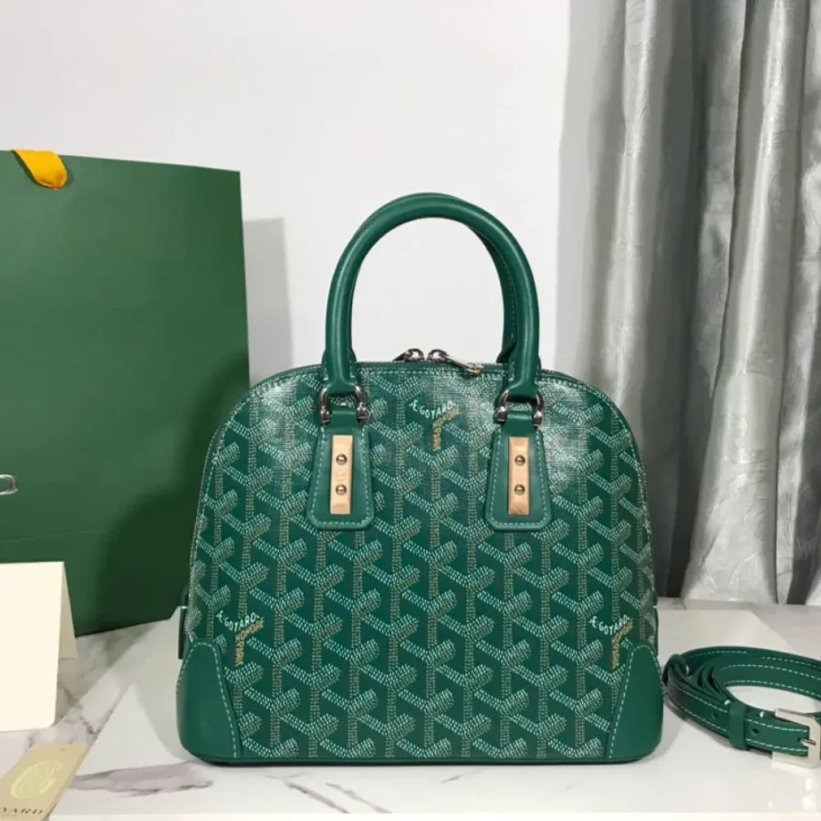 Vendme shell bag Model: GY020206 Size: 23*18.5*10cm