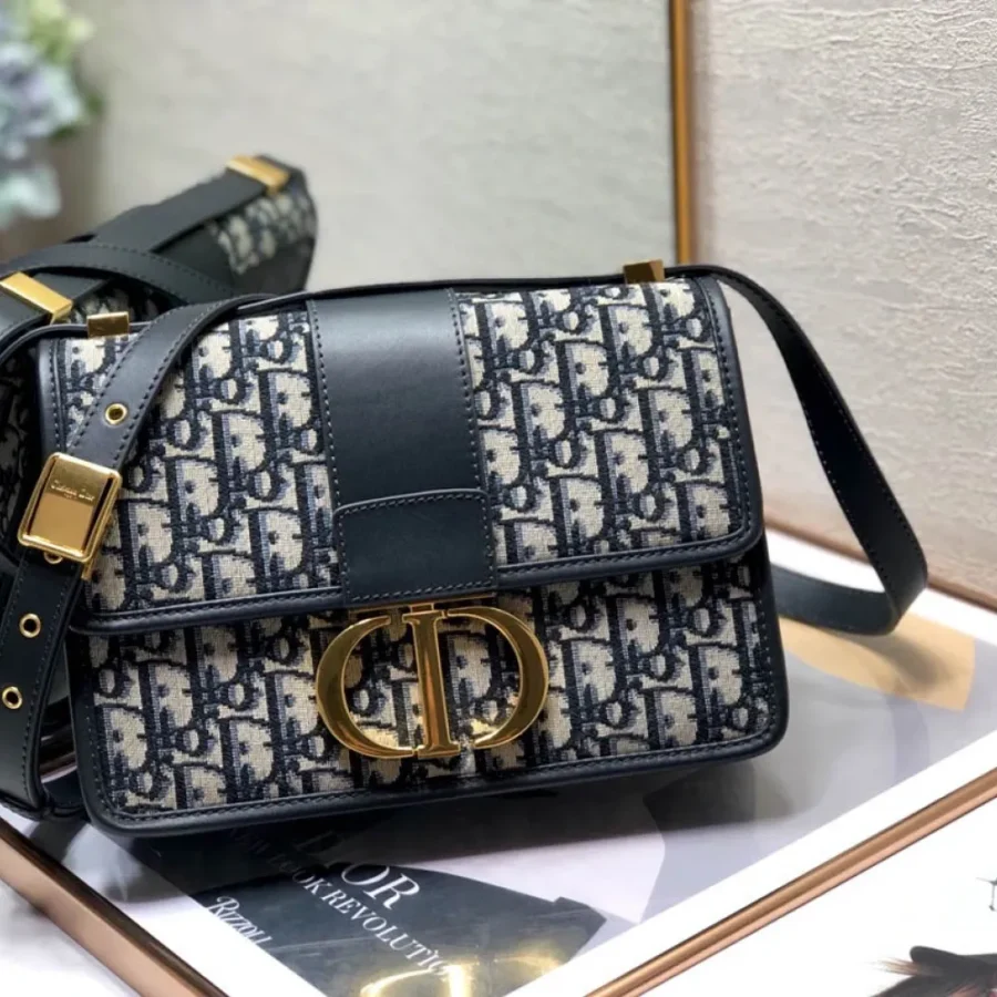 30 Montaigne Size: 24cm