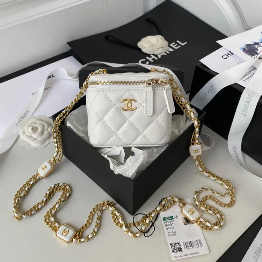 Chanel size: 11*8.5*7cm