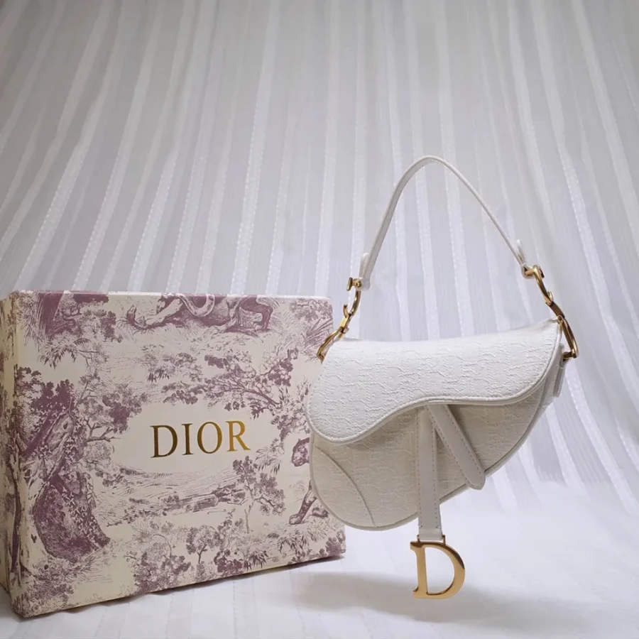 White Saddle Bag Size: 19x16.5x6.5cm
