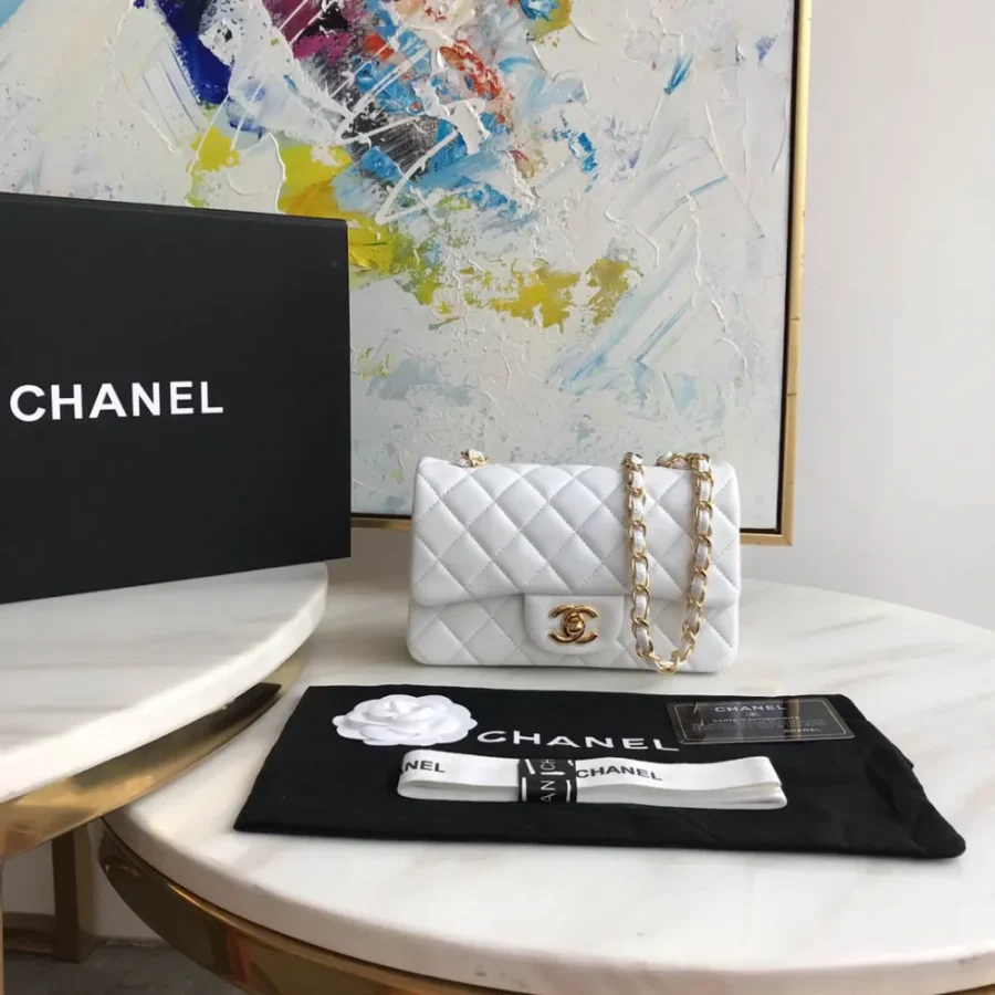 Lambskin Small Bag Size:20X13x7cm Model: 1116