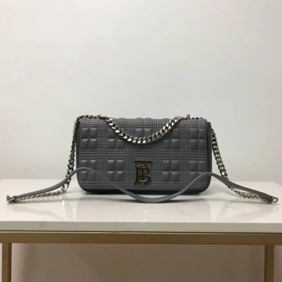 Lola bag Size:W23 x H13 x D6cm Code:650678