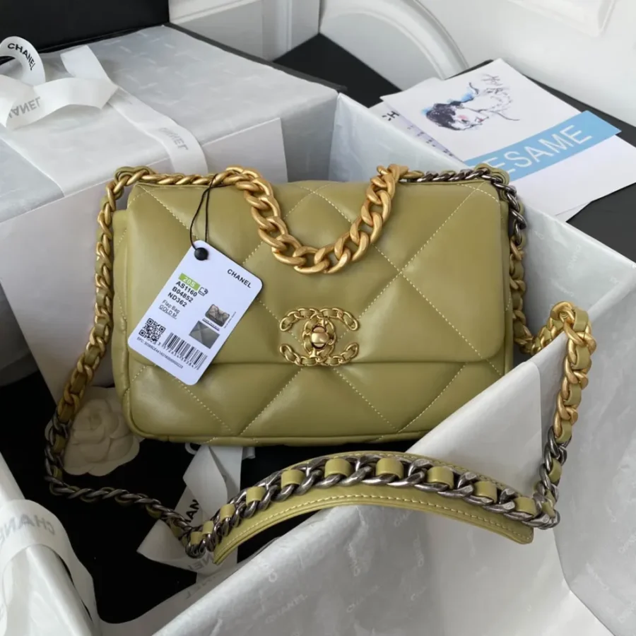 Chanel Size: 19cm Style: 81225 White