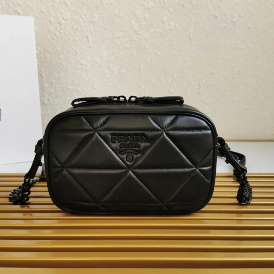 Prada shoulder bag Size: 13.5x21cm 1BH141