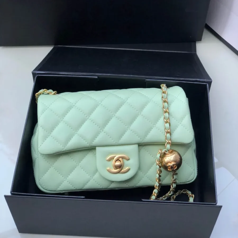 Chanel Model: S1160 Size: 26cm