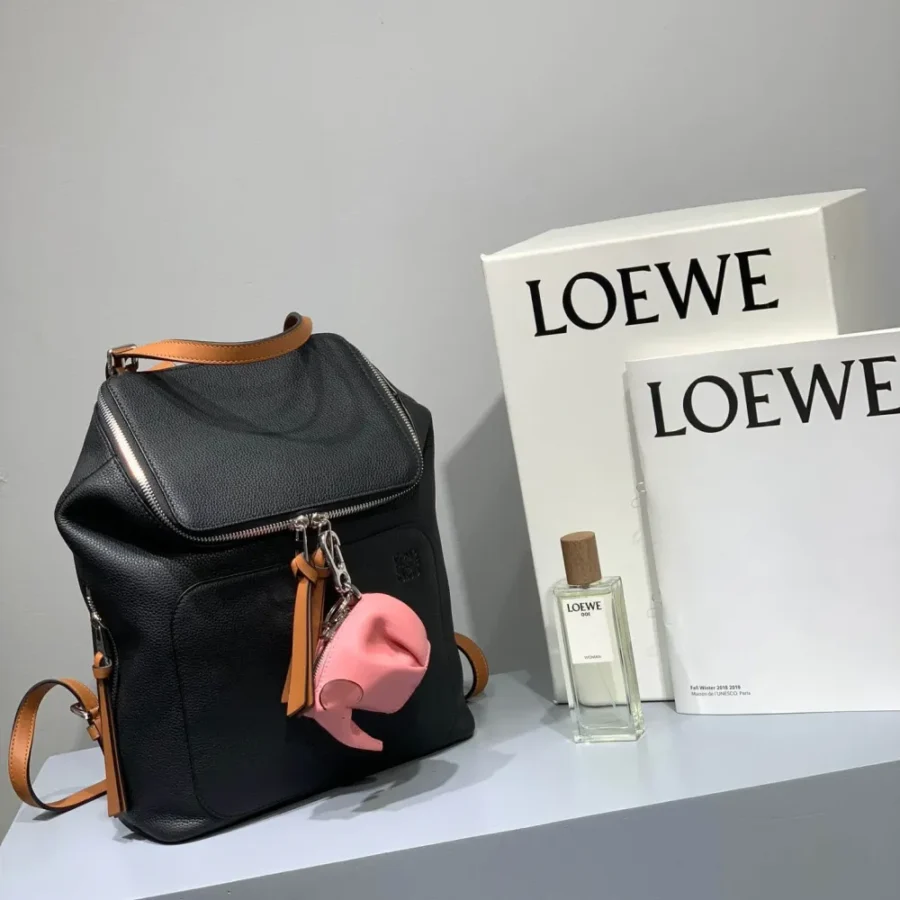 Women's backpack size:24.5*28*11cm