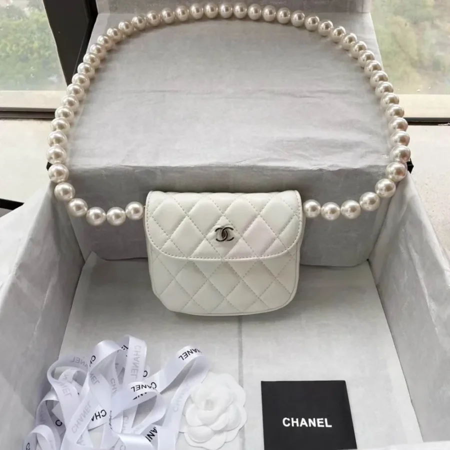 CHANEL round chain bag