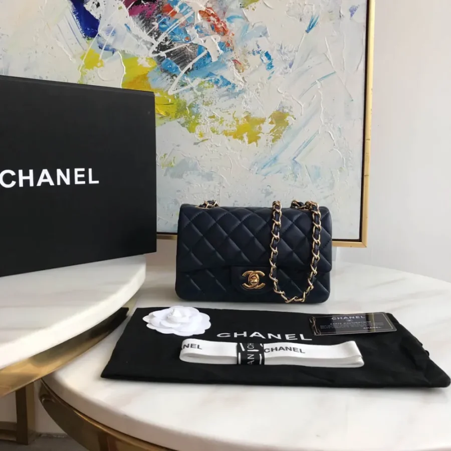 Lambskin Small Bag Size:20X13x7cm Model: 1116