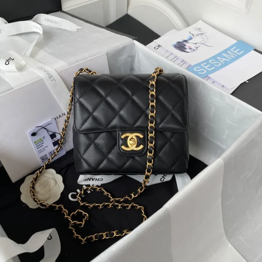 Chane key case size: 17X14.5X7.5cm