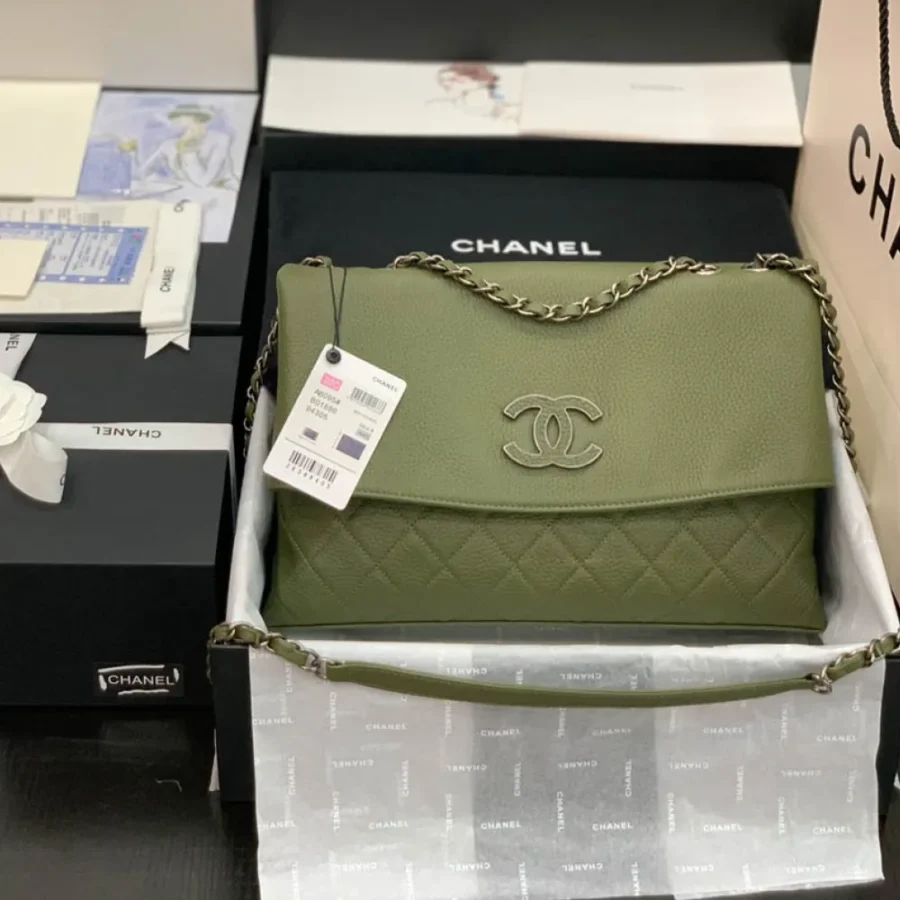 CHANEL shoulder bag Model 8095# Size: 32X7.5X19CM